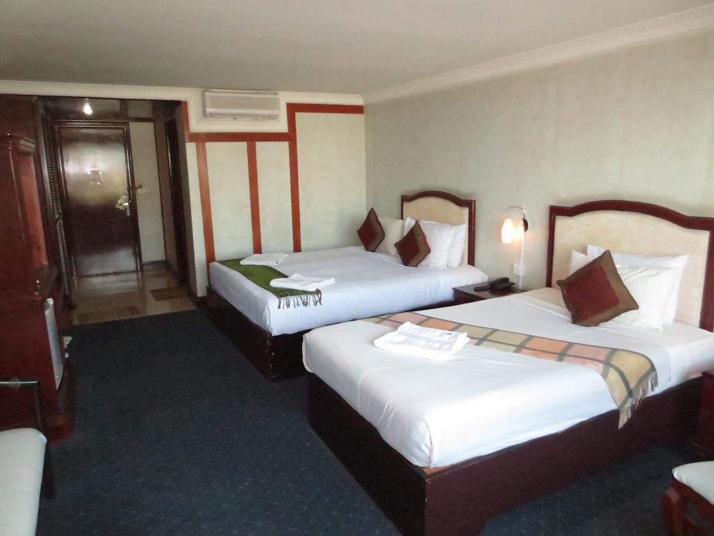 Khmeroyal Hotel Phnom Penh Room photo