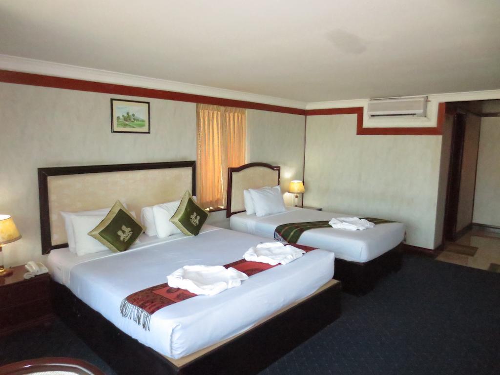 Khmeroyal Hotel Phnom Penh Room photo