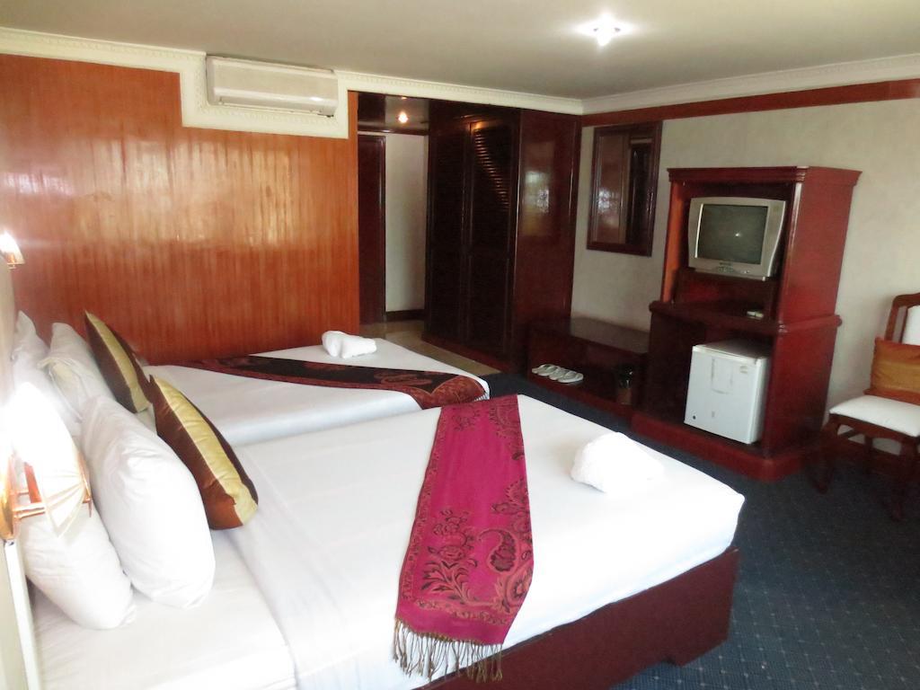 Khmeroyal Hotel Phnom Penh Room photo