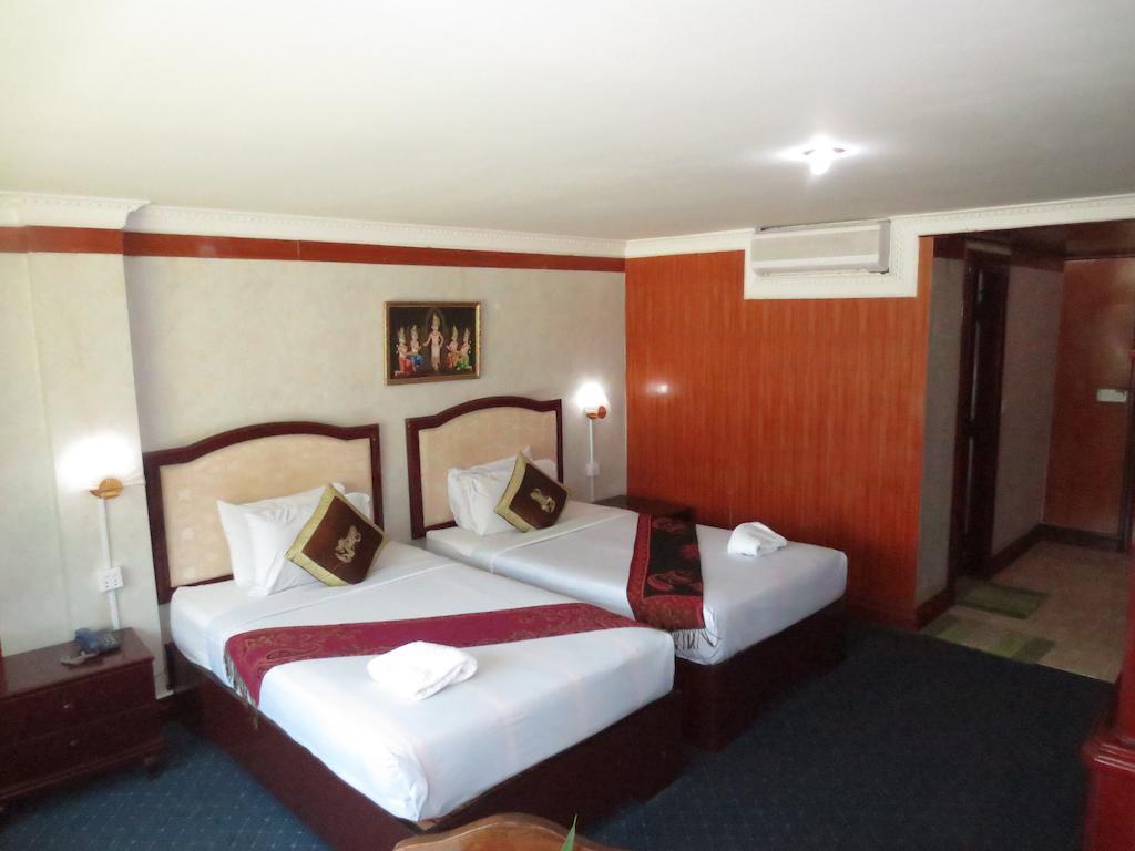 Khmeroyal Hotel Phnom Penh Room photo