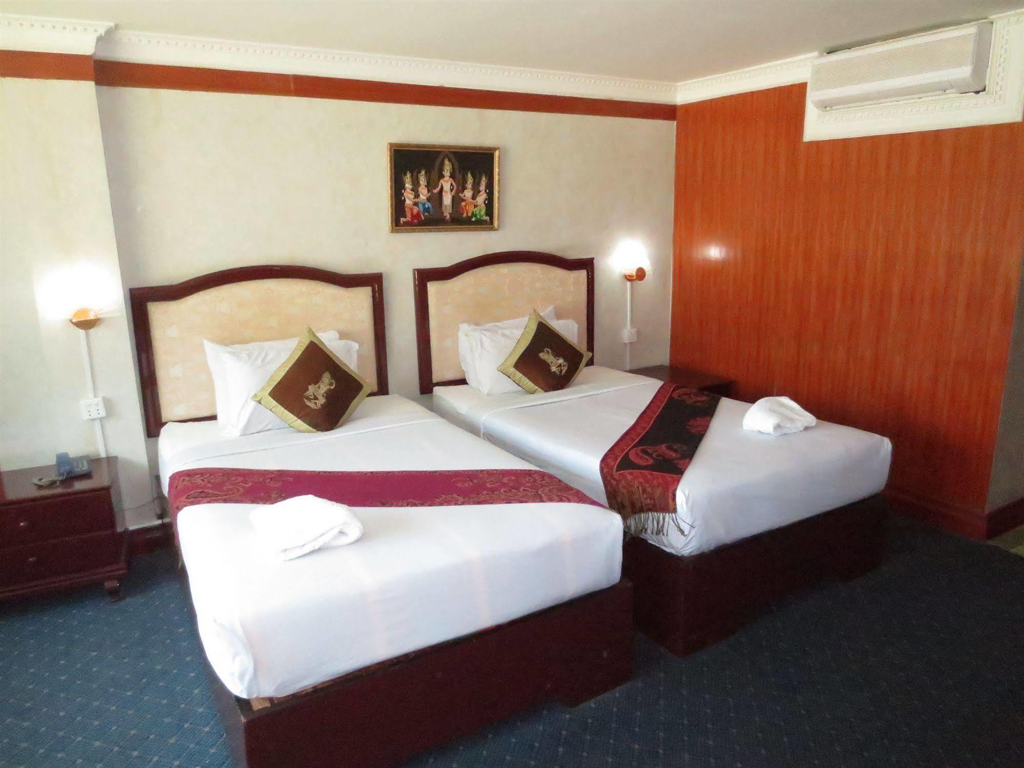 Khmeroyal Hotel Phnom Penh Exterior photo