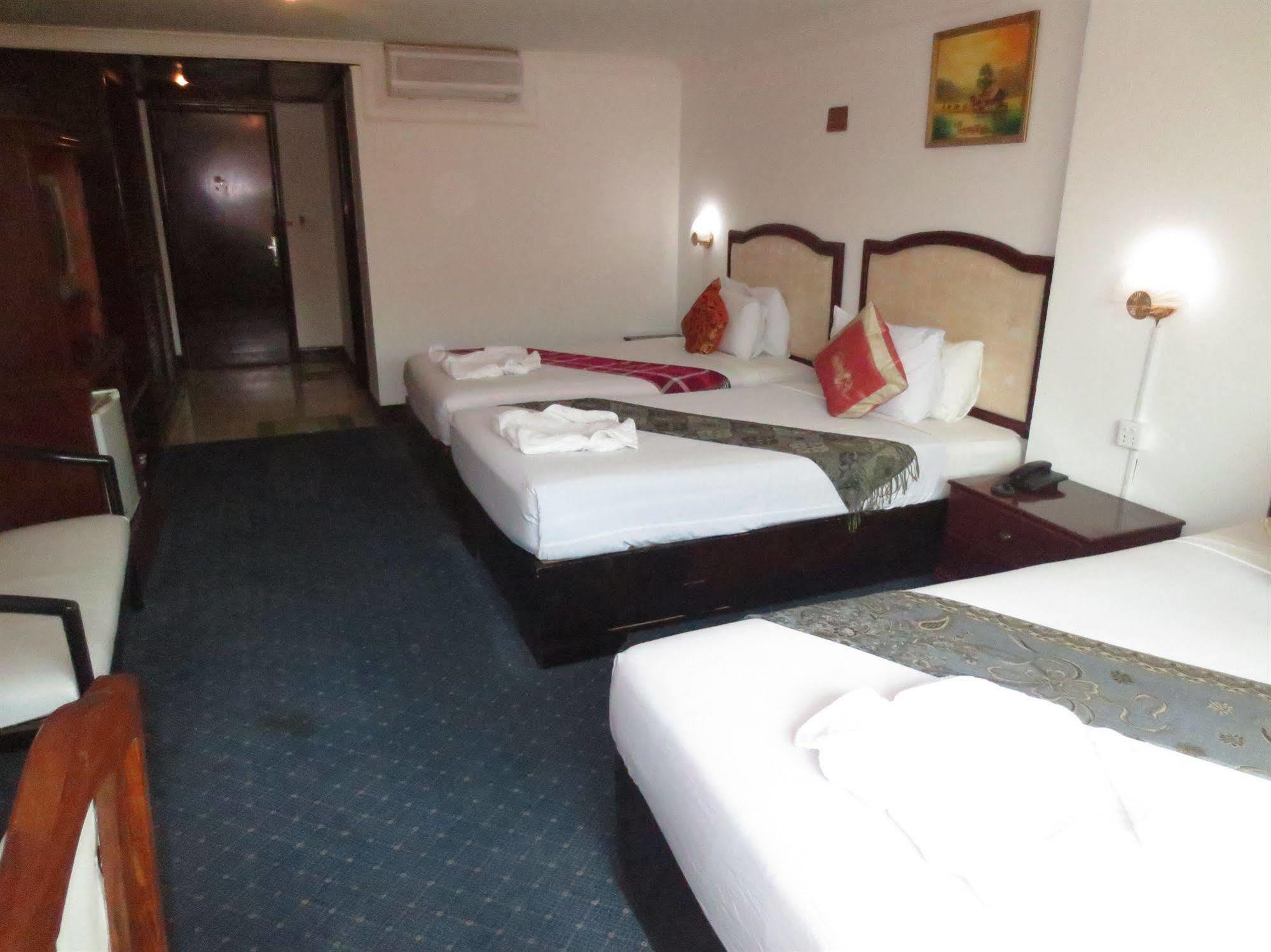 Khmeroyal Hotel Phnom Penh Exterior photo
