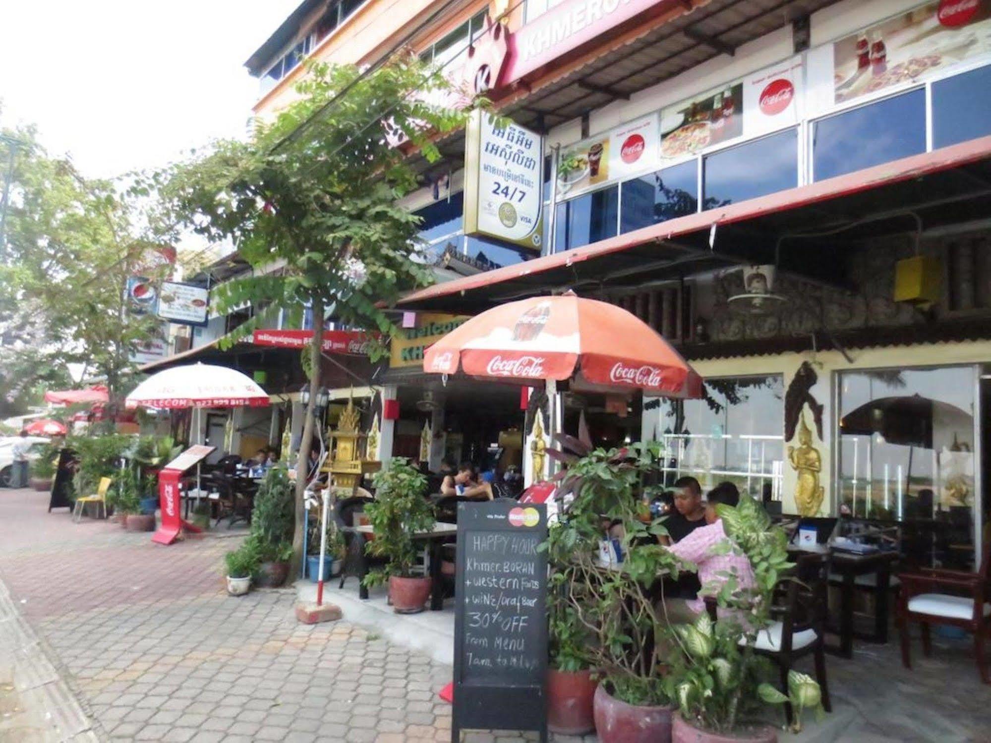 Khmeroyal Hotel Phnom Penh Exterior photo