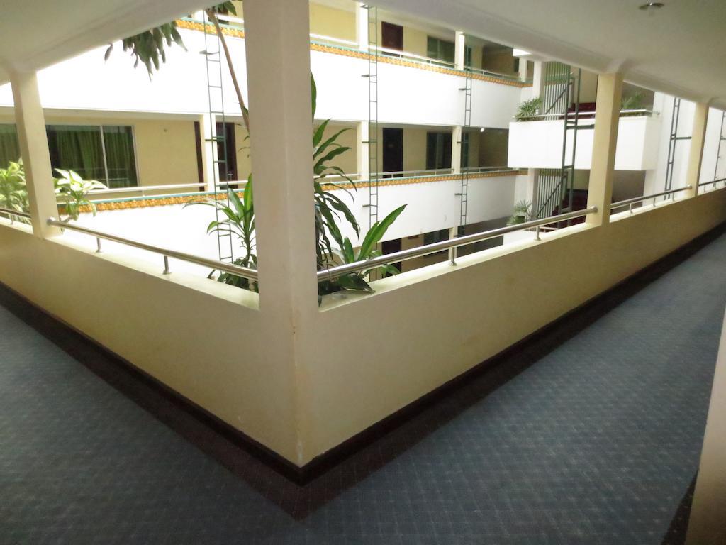 Khmeroyal Hotel Phnom Penh Exterior photo