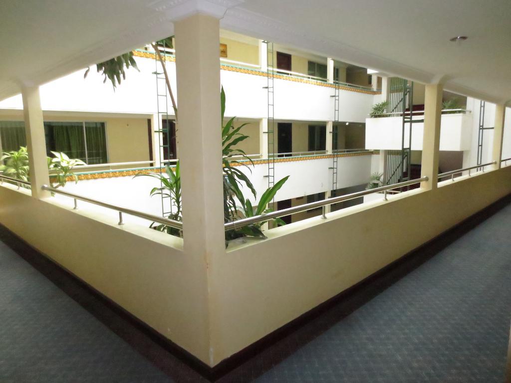 Khmeroyal Hotel Phnom Penh Exterior photo