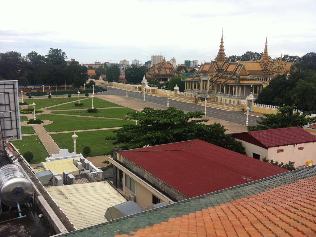 Khmeroyal Hotel Phnom Penh Exterior photo