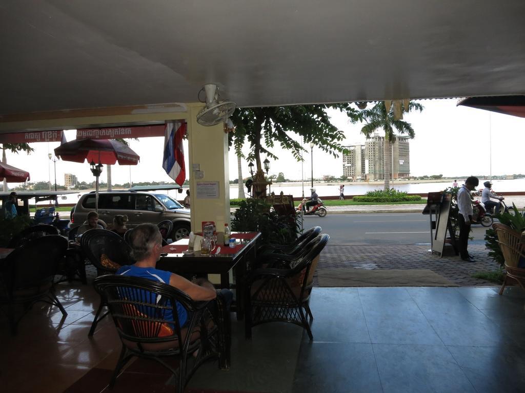 Khmeroyal Hotel Phnom Penh Exterior photo